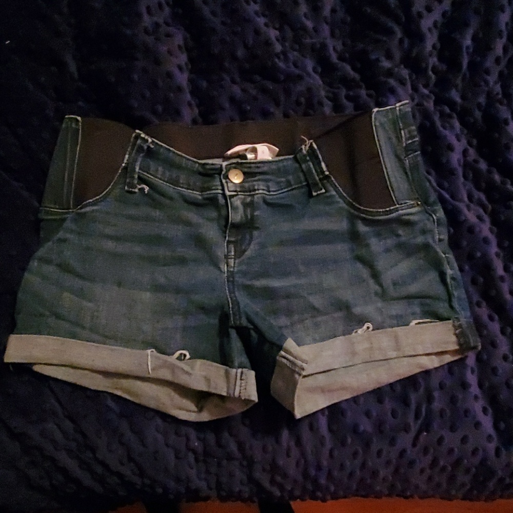 Maternity shorts